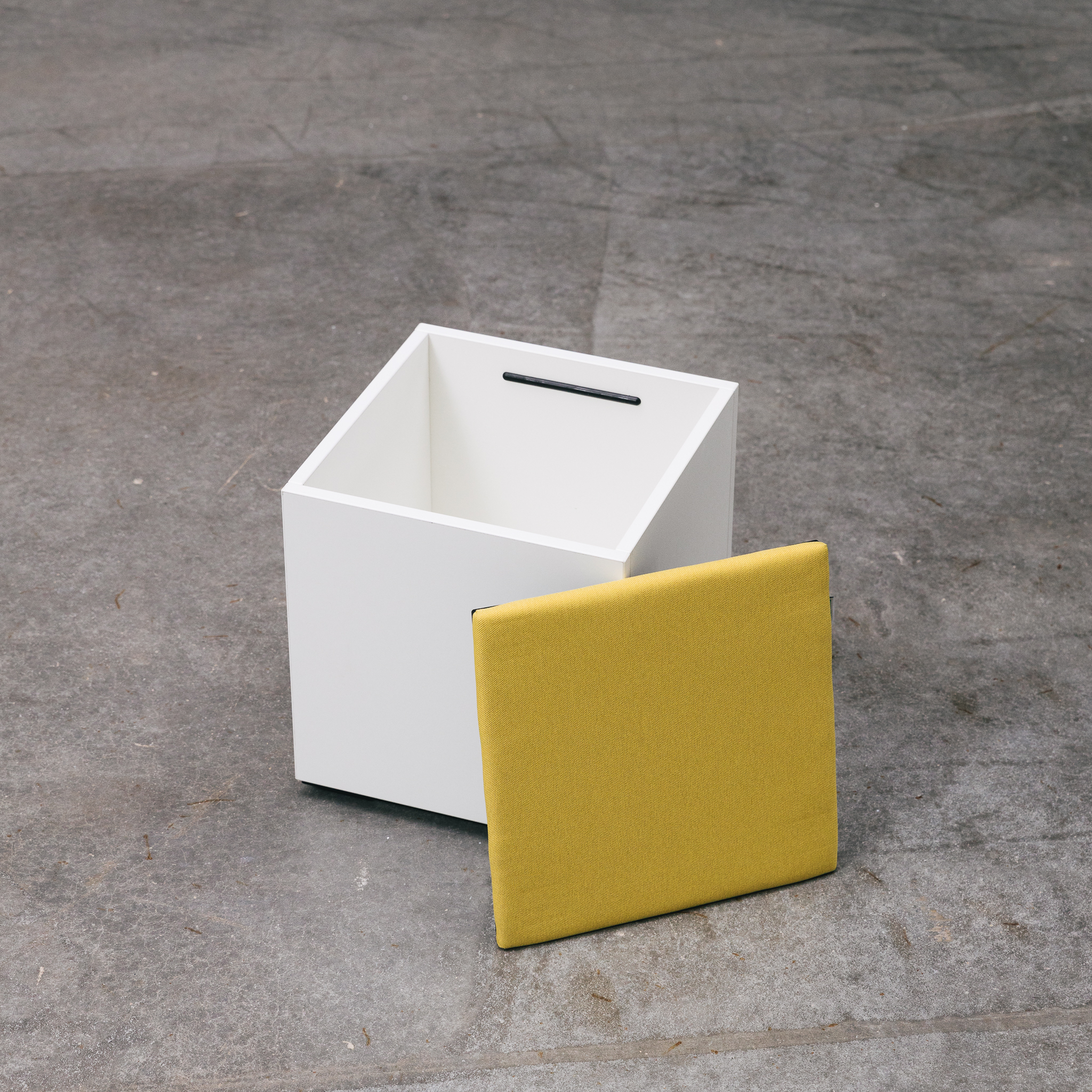 Sitzhocker Cube mit Sitzpolster, weiß